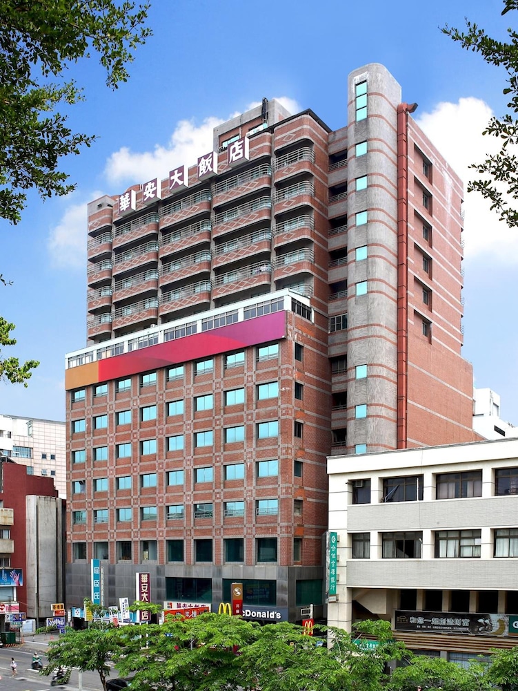 Metro Hotel Howard Group — hotel in Douliu