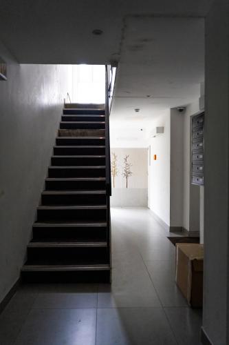 Chic 3 Bed Apartment Near London Bridge with Balcony — 4-Star Luxury Hotel in London, United Kingdom
