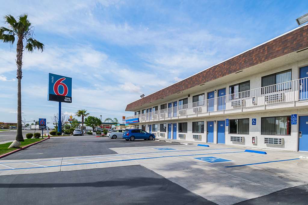 Motel 6 Lost Hills CA - photo 3
