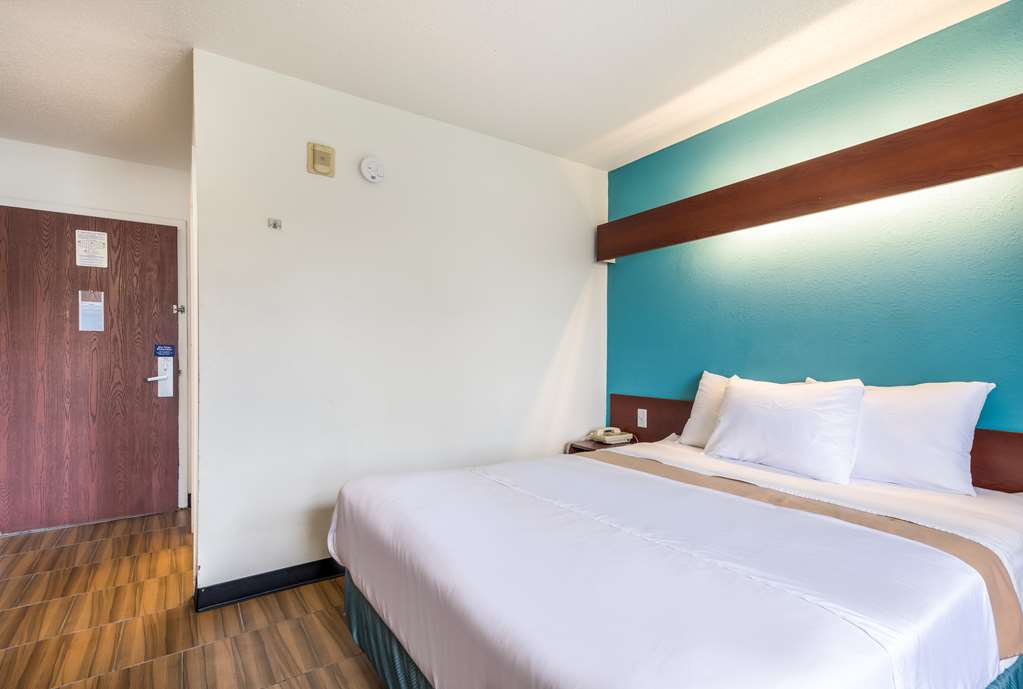 Americas Best Value Inn & Suites Brunswick - photo 30