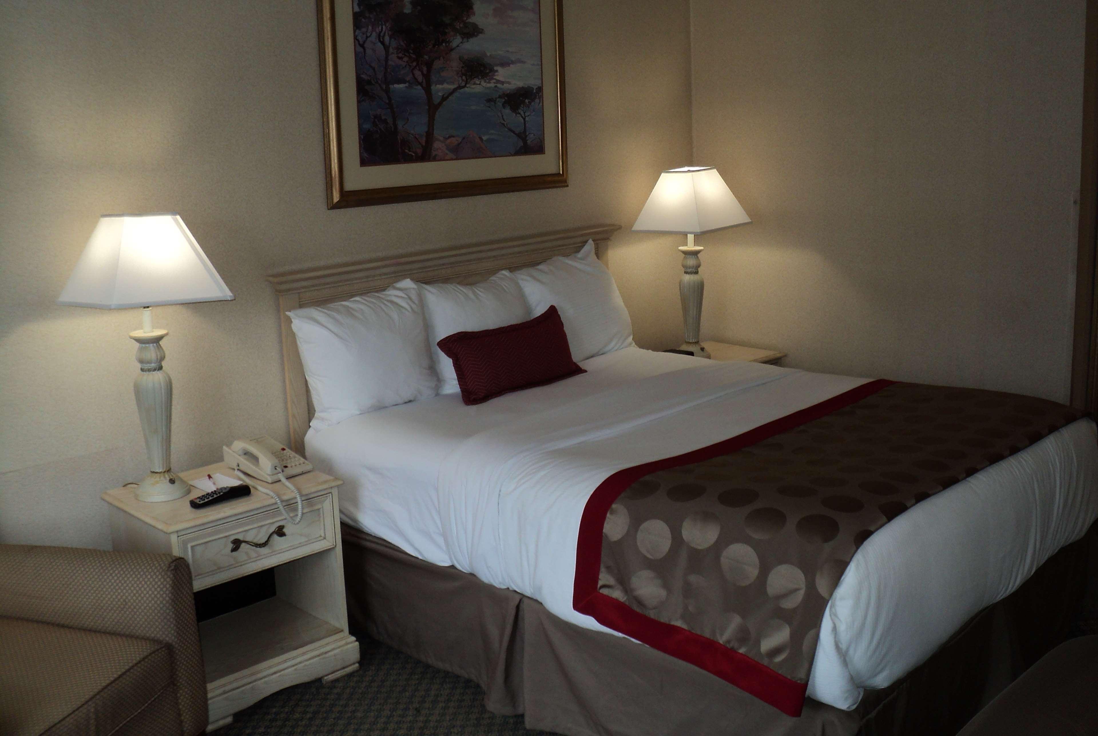 Hilltop Inn & Suites - photo 16