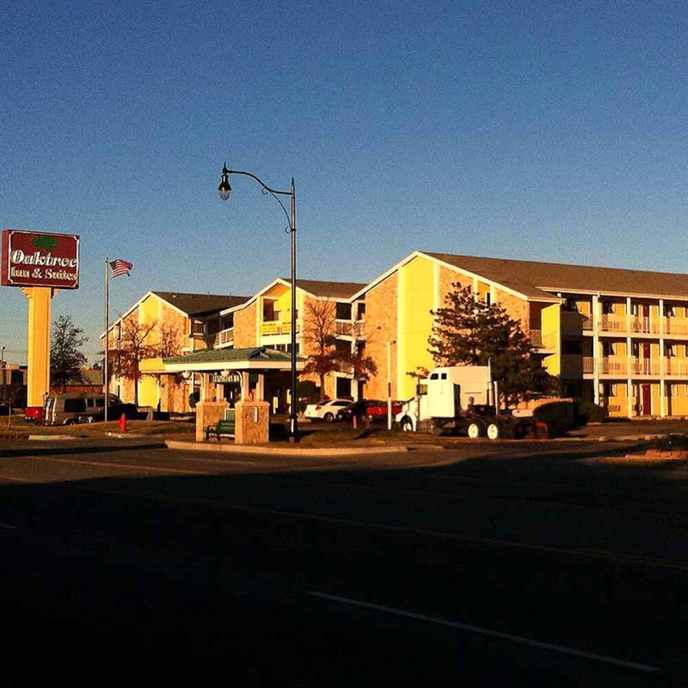 Oaktree Inn and Suites - photo 19