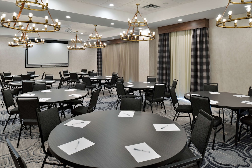 Hampton Inn & Suites Greensboro Downtown - photo 39