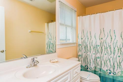 Emerald Breeze by Oak Island Accommodations - photo 48