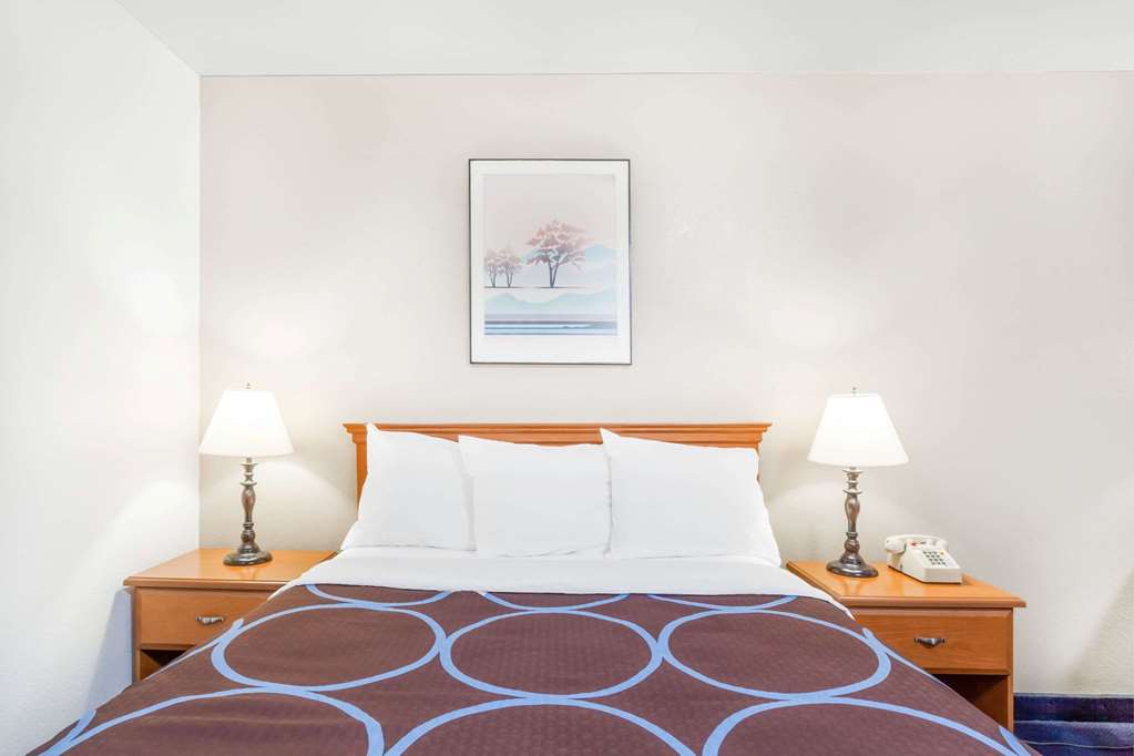 Super 8 by Wyndham Montgomery Maybrook - photo 13