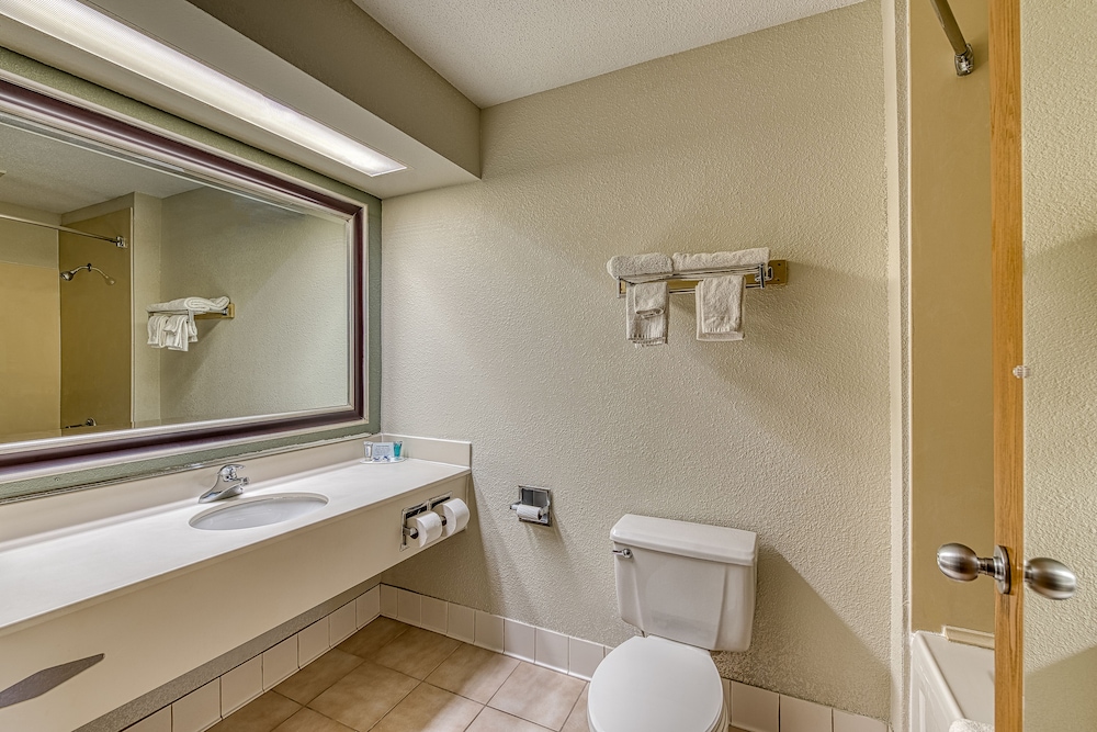 American Inn and Suites Dundee - photo 19