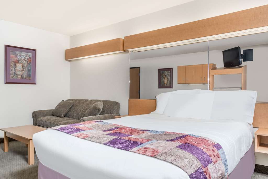 Microtel Inn & Suites by Wyndham Mankato - photo 11