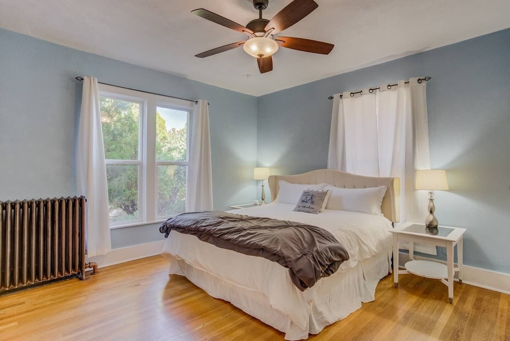 Downtown Practical & Pet friendly Easy & Sensible - featured photo