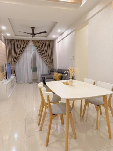 Mount Austin Midori Muji 6pax — 4-Star Luxury Hotel in Johor Bahru, Malaysia
