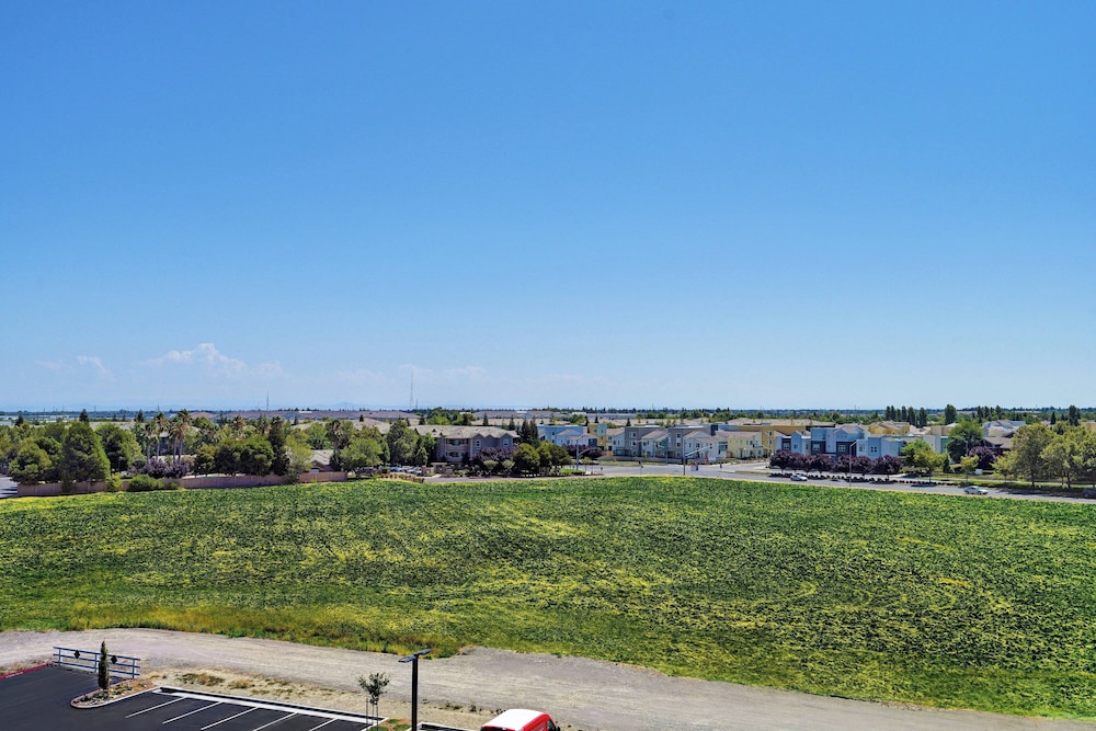 TownePlace Suites by Marriott Sacramento Airport Natomas - photo 8