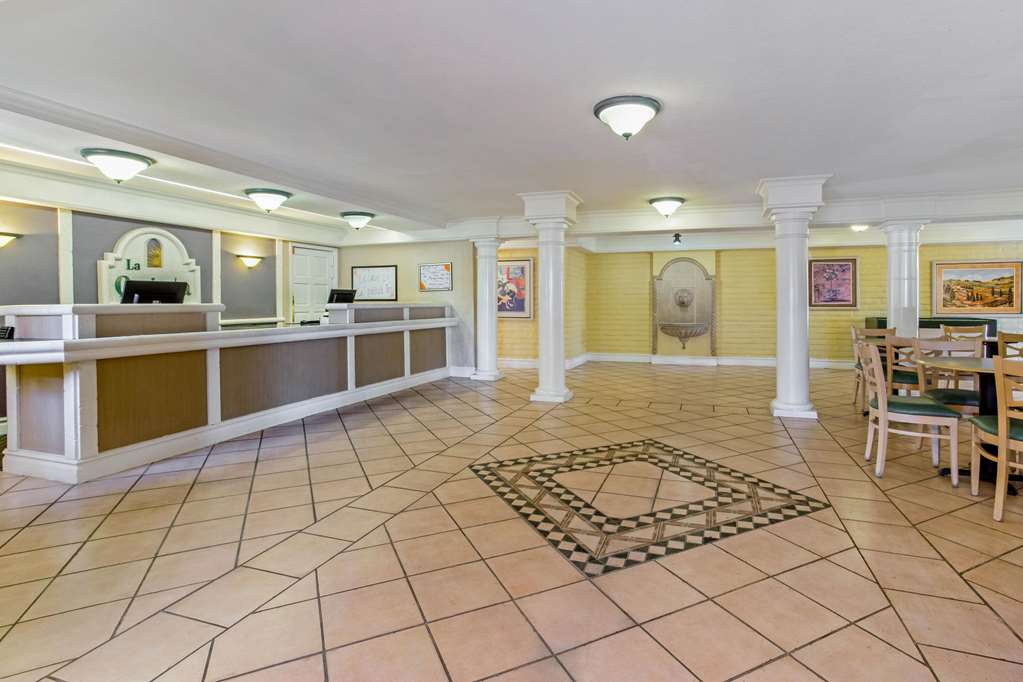 La Quinta Inn Tampa Bay Pinellas Park Clearwater - photo 8