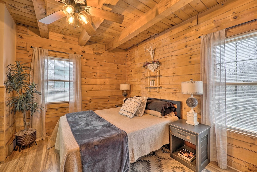 Charming Log Cabin at Double JJ Ranch Resort - photo 3