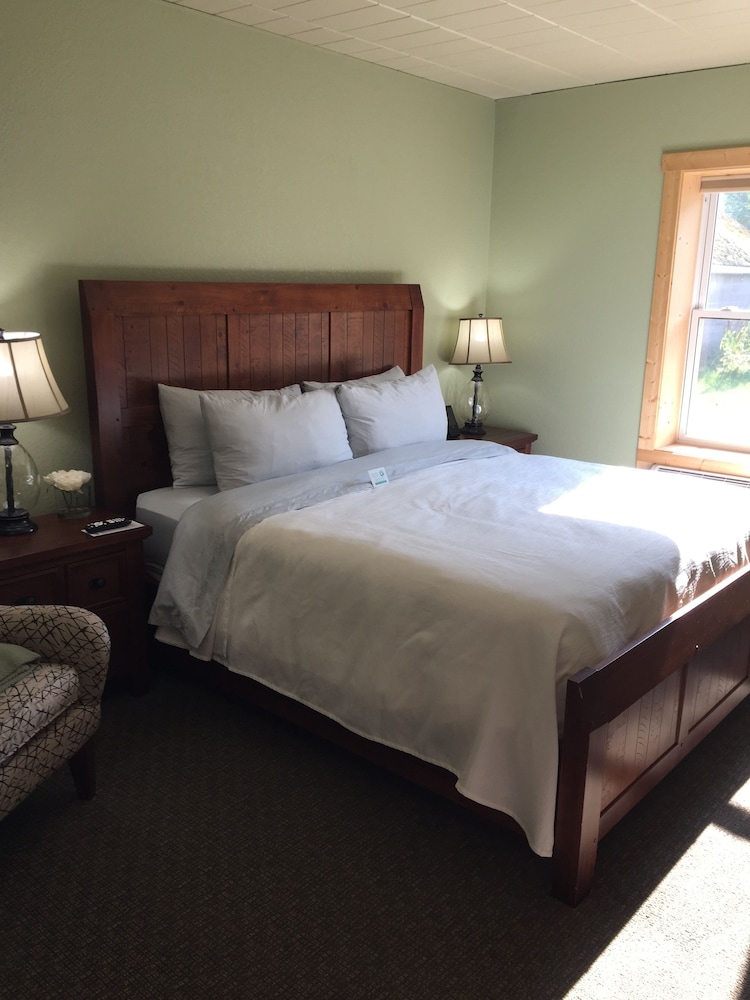 Roam Inn - carbon neutral hotel in Munising