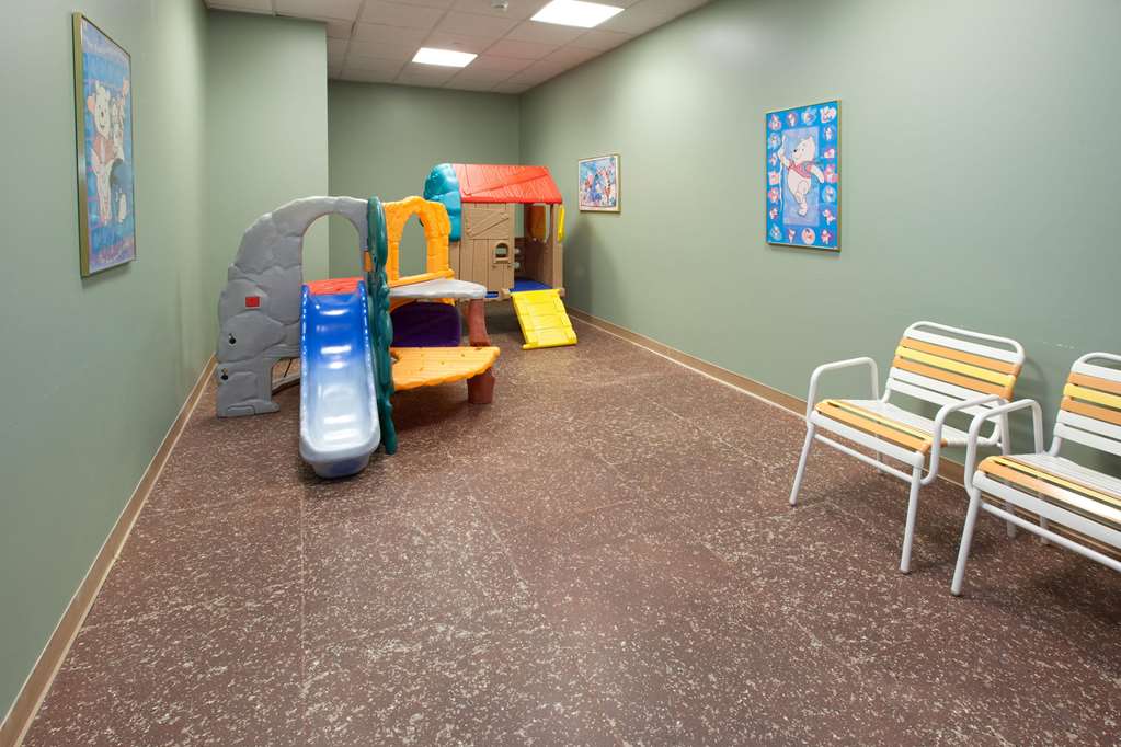 La Quinta Inn & Suites by Wyndham Bannockburn Deerfield - photo 34