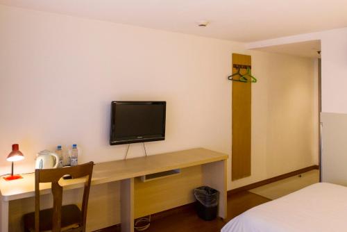 Alashan Xinhua Inn — hotel near Alxa Left Banner Bayanhot Airport
