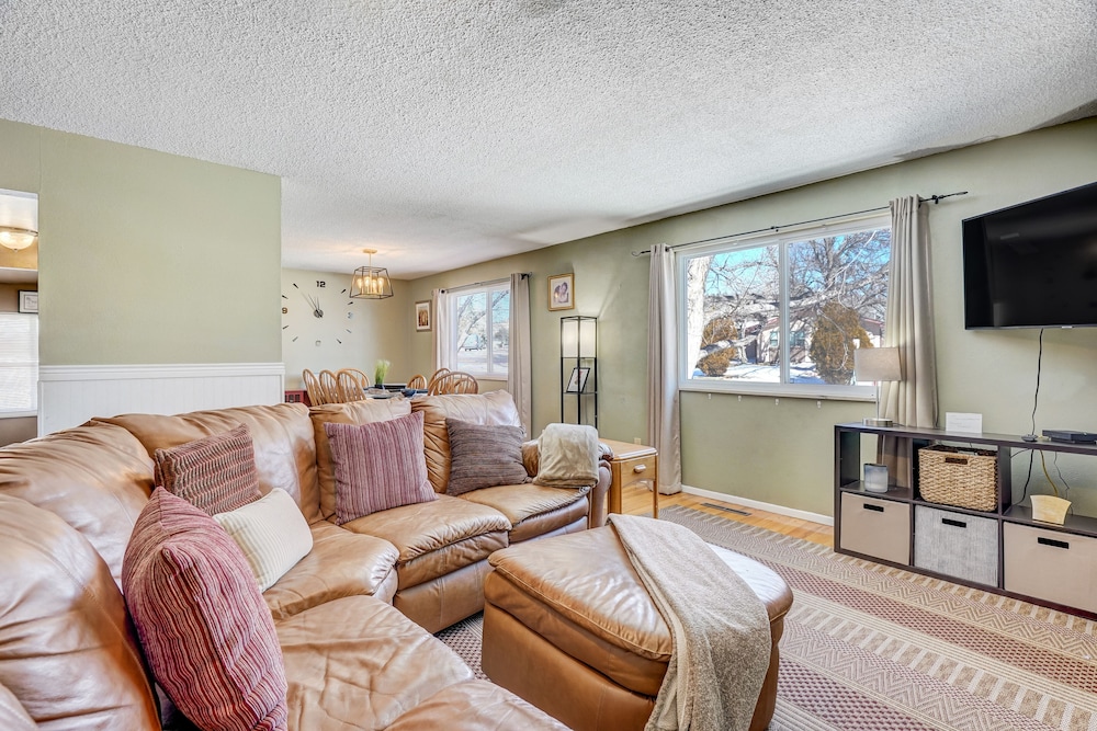 6BD near Garden of the Gods Palmer Park in Colorado Springs, United States