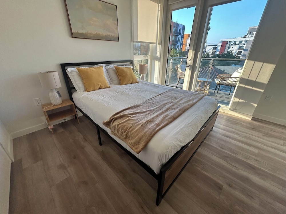 Elegant Retreat in the Heart of LA - featured photo
