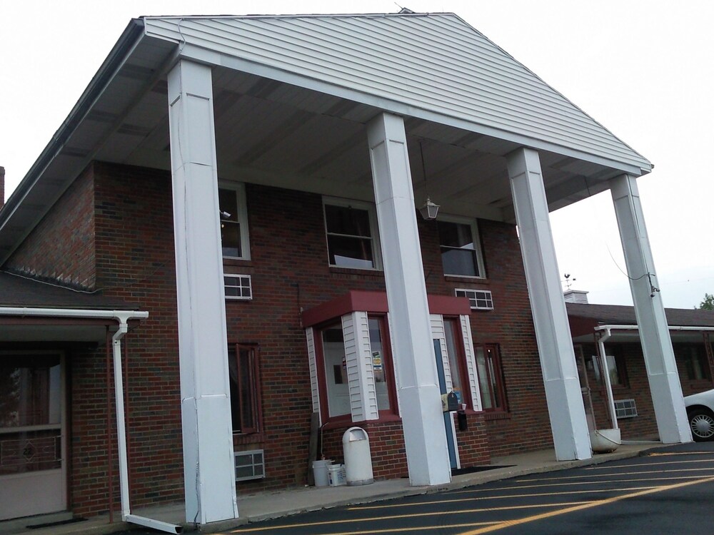 Colonial Inn Motel - photo 12