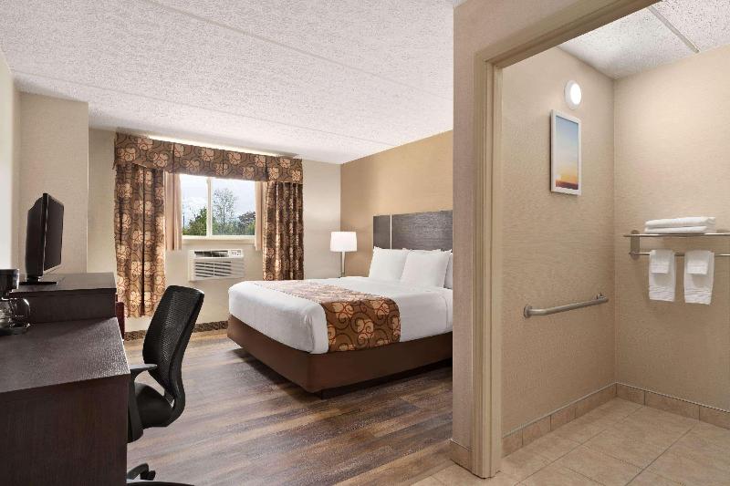 Spark by Hilton Portland Airport Maine Mall - photo 13