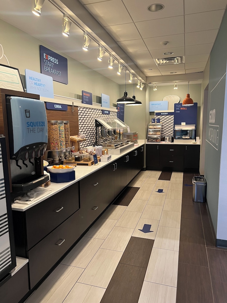 Holiday Inn Express Hotel & Suites Beatrice by IHG - photo 110