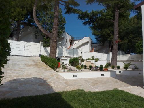 Villa Virlan villa trilocale al Taunus con aria condizionata — 4-Star Luxury Hotel in Numana, Italy