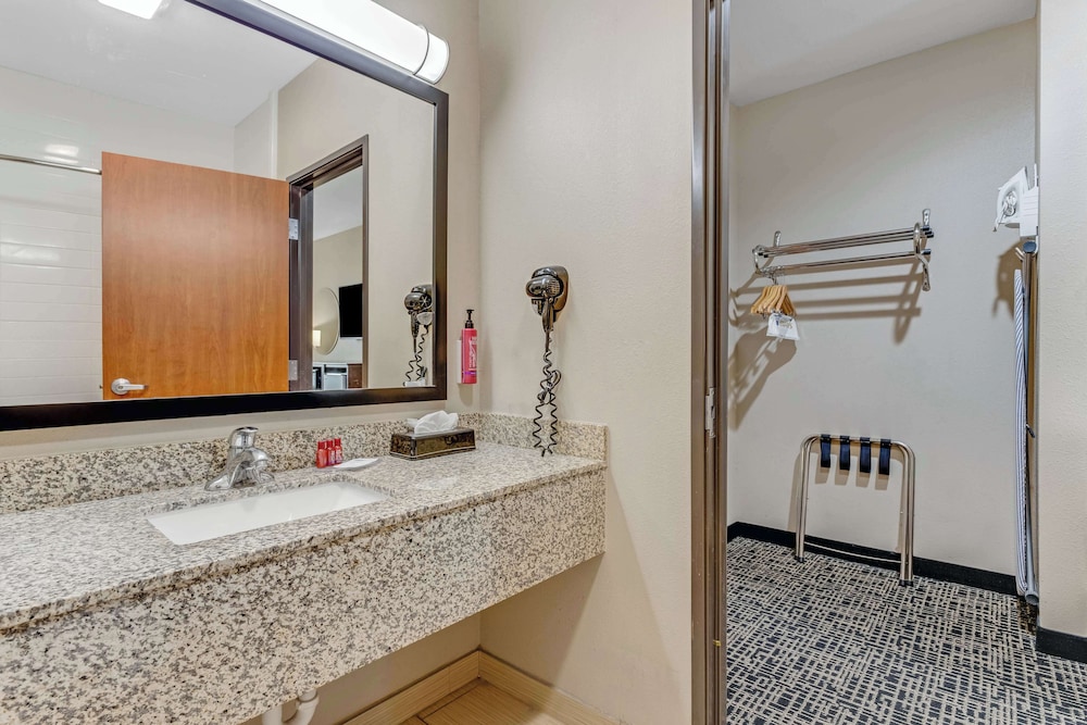 SureStay Plus Hotel by Best Western Owasso Tulsa North - photo 13