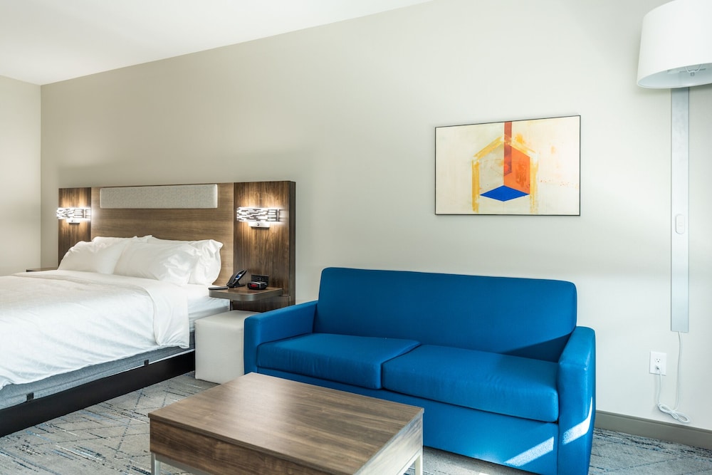 Holiday Inn Express & Suites Charlottesville by IHG - photo 27