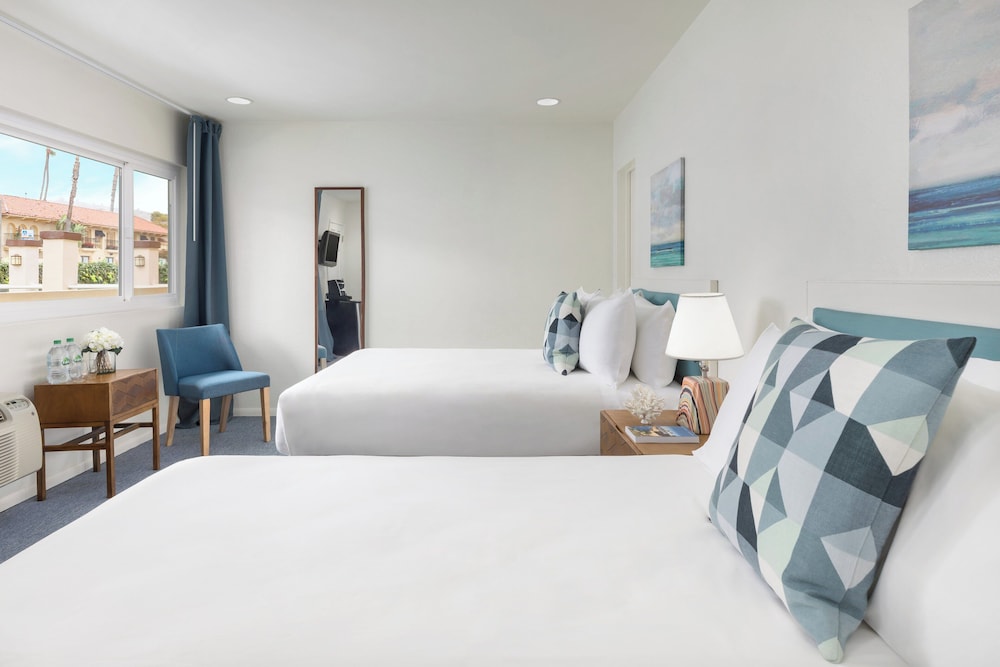 Pacific Edge Hotel - photo 40
