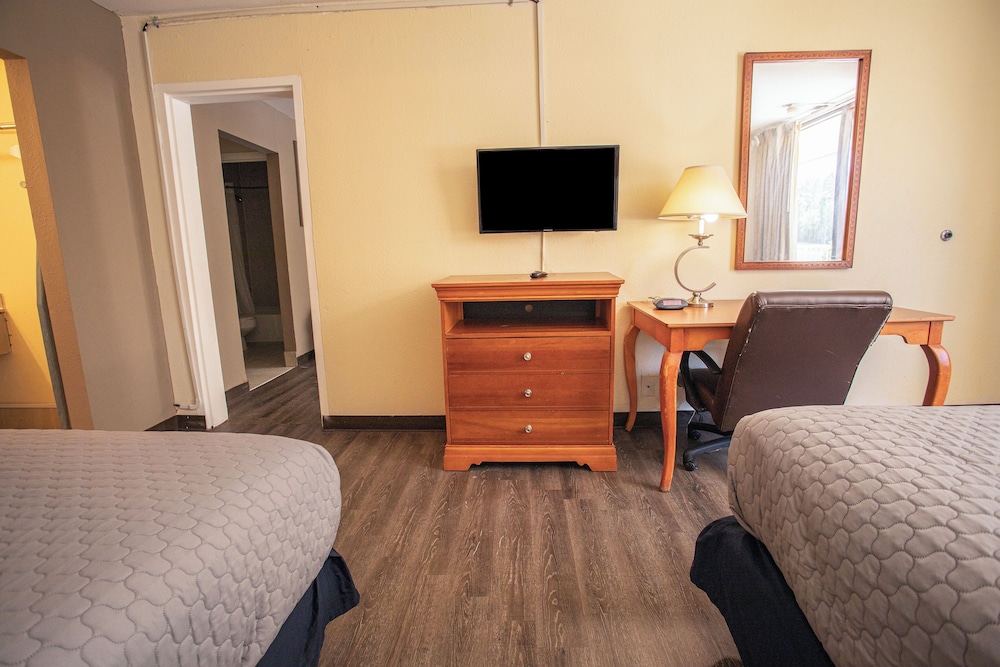 OYO Hotel Greensboro East I 40 - photo 11