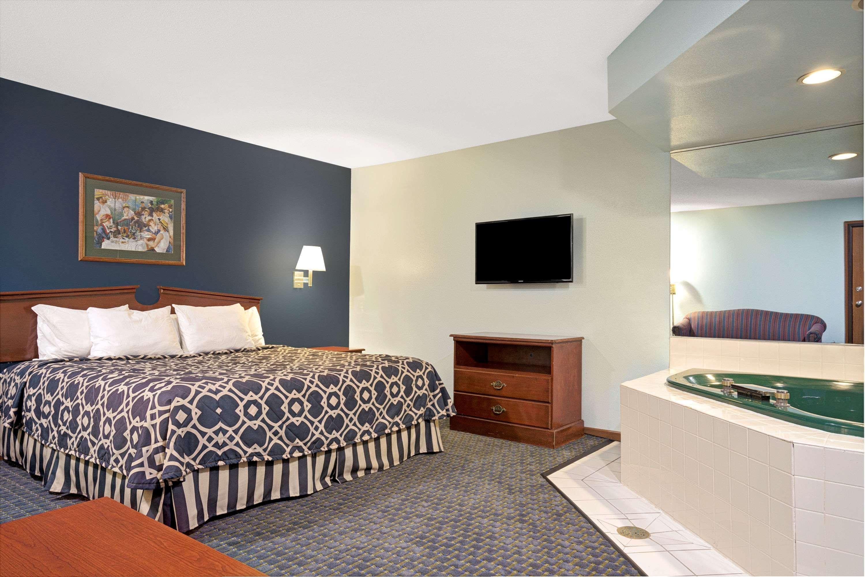 Super 8 by Wyndham Hudson - photo 65