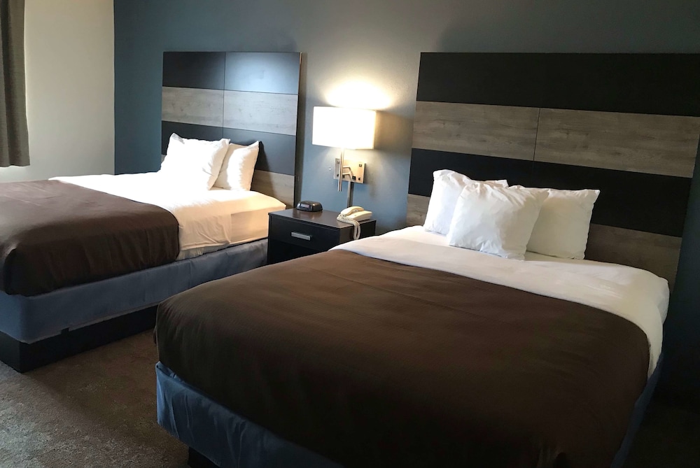 AmericInn by Wyndham Maquoketa - photo 8