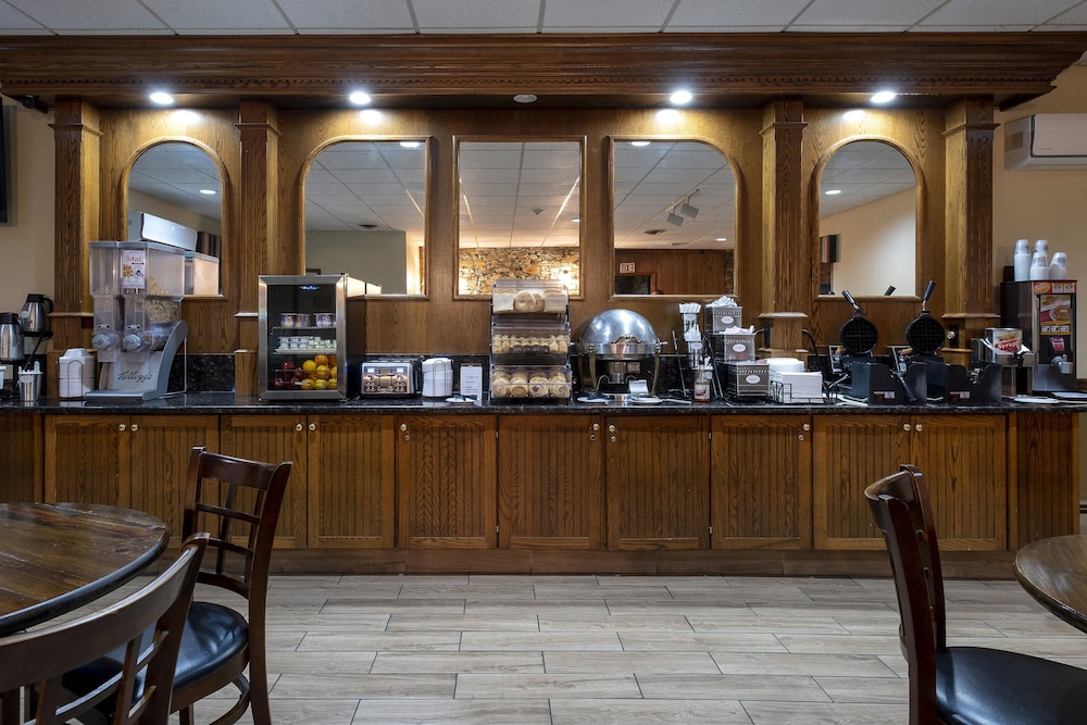 Red Roof Inn & Suites Hazleton - photo 46