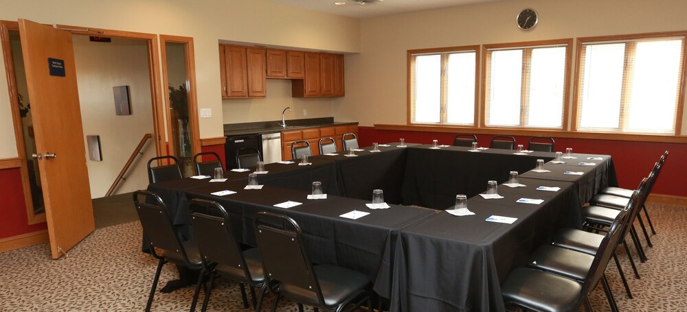 Sterling Hotel and Suites - photo 42