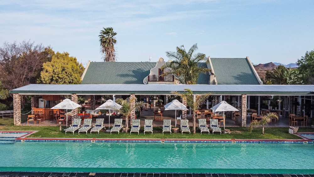 Mooiplaas Guesthouse — 4-Star Luxury Hotel in Oudtshoorn, South Africa