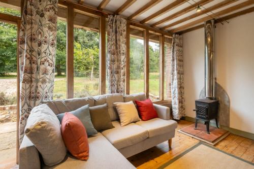 Host Stay Downs Farm Granary in Ashford, United Kingdom