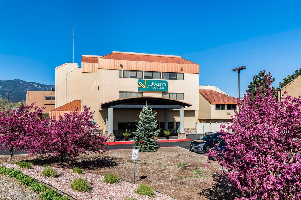 Quality Suites Downtown Colorado Springs - photo 7