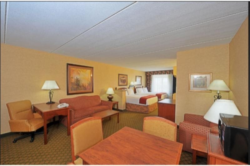 Holiday Inn Phoenix Tempe - photo 2