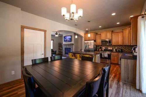 CDA Hideaway 4 bed 3 Bath Modern Mid Term Rental — 4-Star Luxury Hotel in Hayden, United States