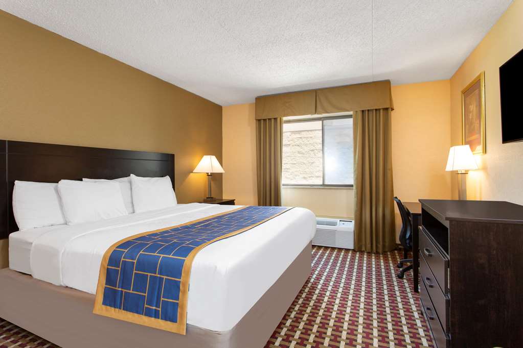Days Inn by Wyndham Hillsborough - photo 8