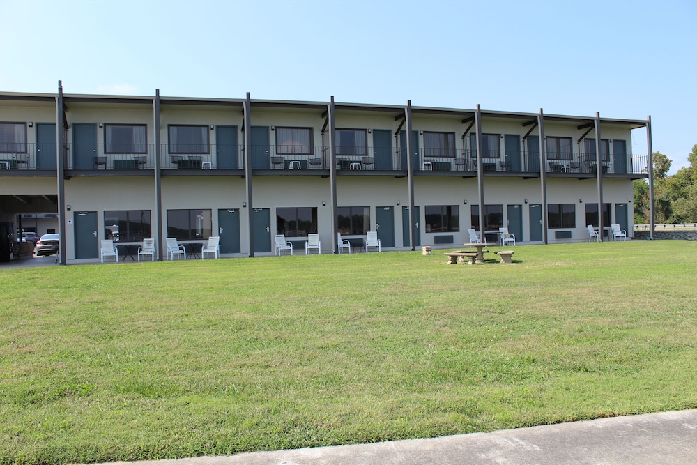 Quality Inn On The Lake Clarksville Boydton - photo 36