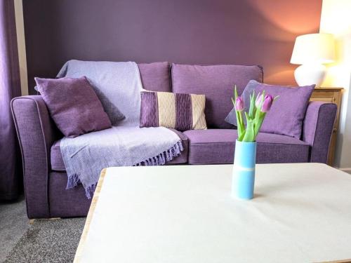 Grove House By Bournecoast A Pleasant Family Home By Kings Park With Decking And Parking Hb4179 — 4-Star Luxury Hotel in Bournemouth, United Kingdom