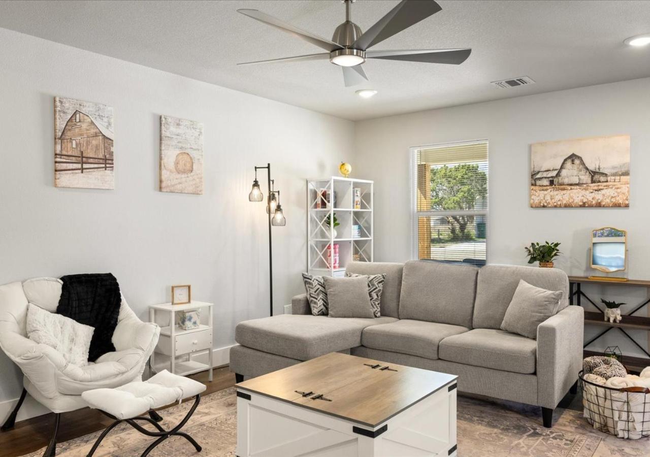 Clementine - carbon neutral hotel in Granbury