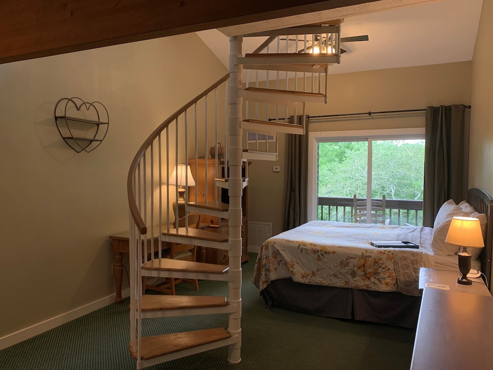 Woodbridge Inn & Tavern - photo 57