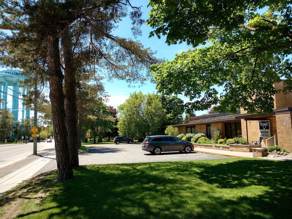 The Mariner Motor Hotel in Collingwood, Canada