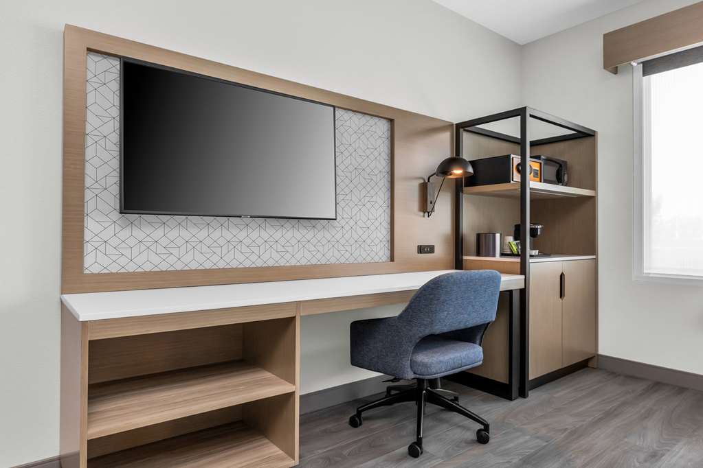 La Quinta Inn & Suites by Wyndham San Jose Airport Downtown - photo 43