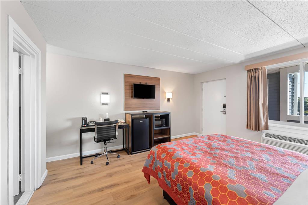 Econo Lodge Cranston Providence - photo 20