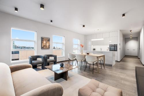 Harbour Lux 3BR & 2BA in the Heart of the City with Free Parking — 4-Star Luxury Hotel in Reykjavik, Iceland