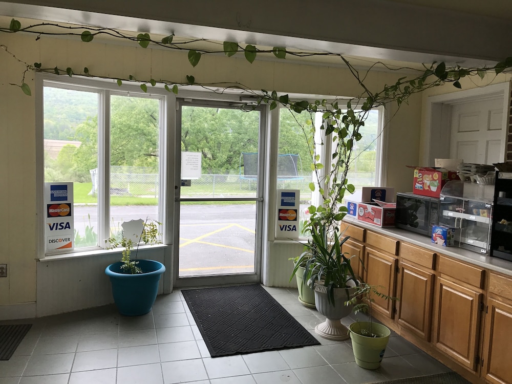 Relax Inn Altoona - photo 2