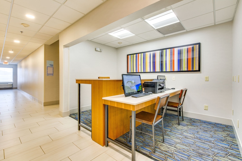 Holiday Inn Express Vincennes by IHG - photo 22