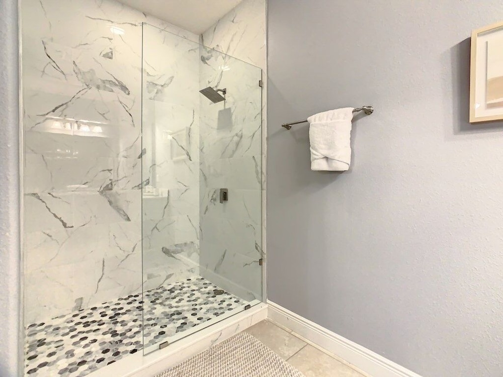 Fun Games & Relaxation At Solterra Resort 6 Bedroom Home by Redawning - photo 24